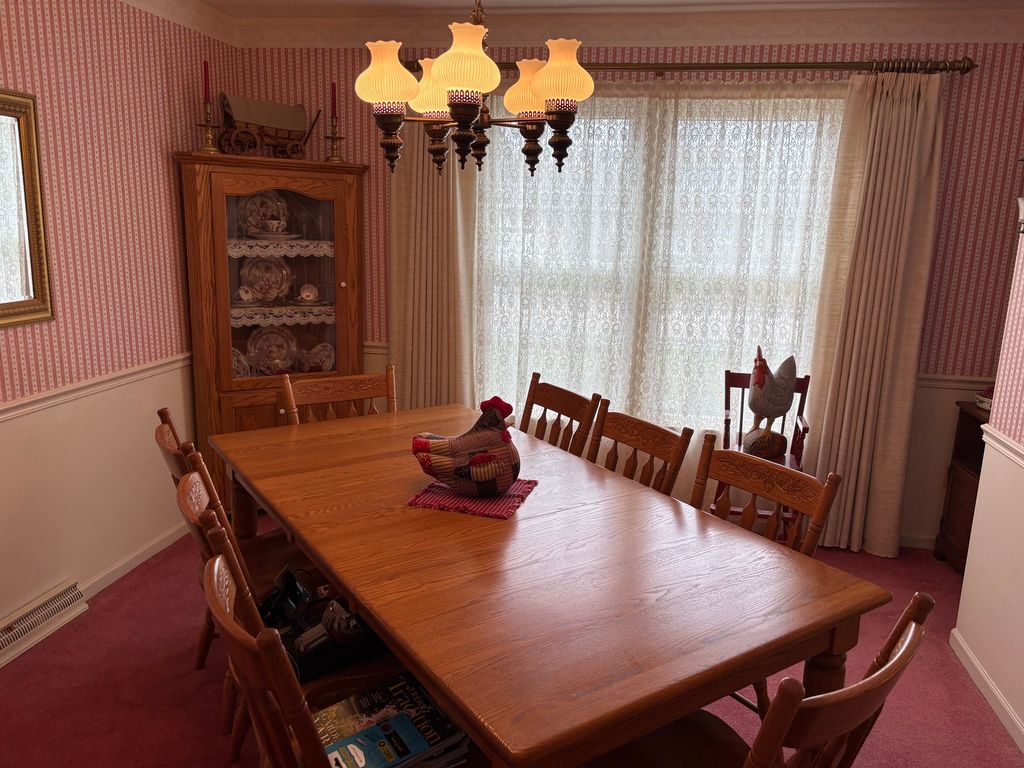 Image 8 of property listing at 605 Oakdale Drive, Centralia, IL 62801