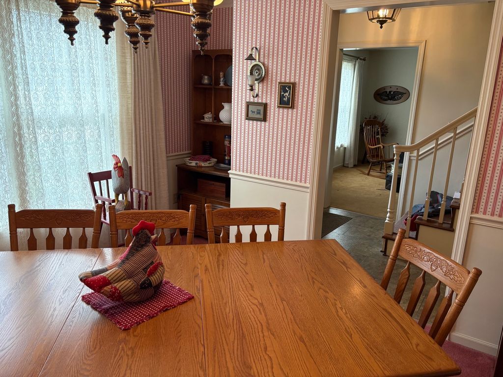 Image 9 of property listing at 605 Oakdale Drive, Centralia, IL 62801