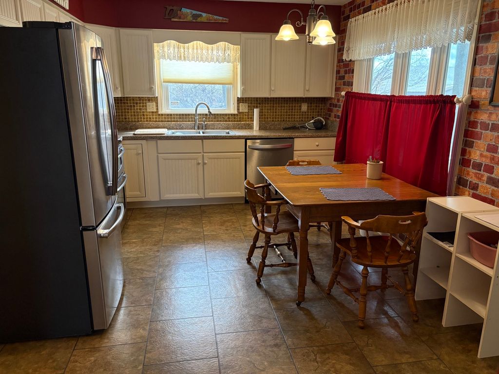 Image 10 of property listing at 605 Oakdale Drive, Centralia, IL 62801