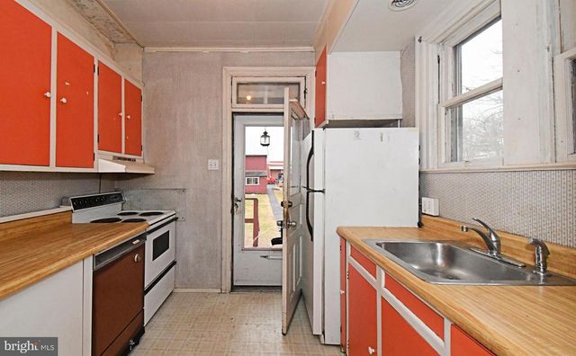 54 W CHESTNUT ST, Souderton, PA 18964