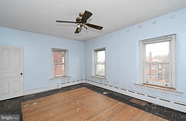 54 W CHESTNUT ST, Souderton, PA 18964