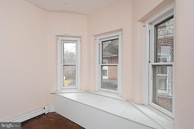 54 W CHESTNUT ST, Souderton, PA 18964