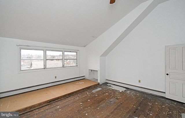 54 W CHESTNUT ST, Souderton, PA 18964