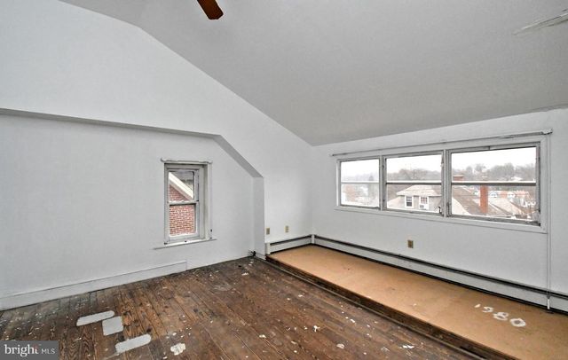 54 W CHESTNUT ST, Souderton, PA 18964