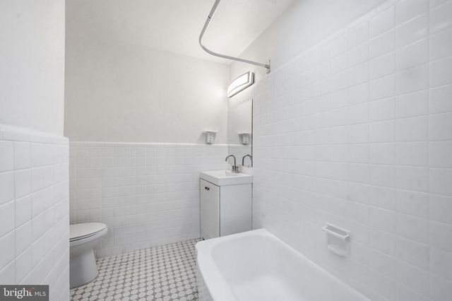 407 BERGEN ST, Gloucester City, NJ 08030