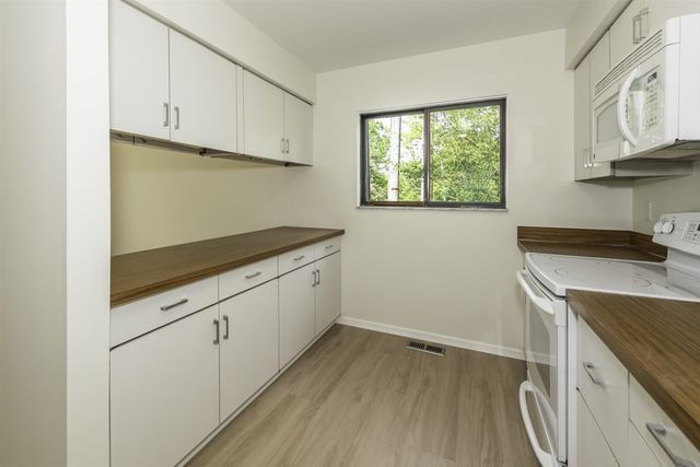 1 Westbury Court, Ann Arbor, MI 48105
