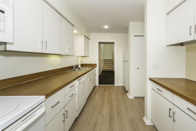 1 Westbury Court, Ann Arbor, MI 48105