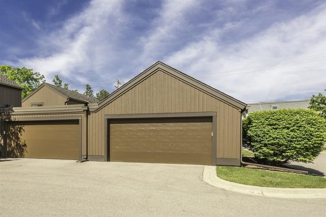 1 Westbury Court, Ann Arbor, MI 48105