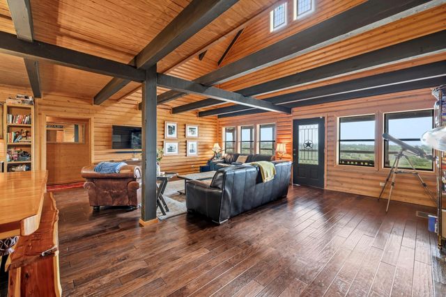 611 Weddle RD, Johnson City, TX 78636