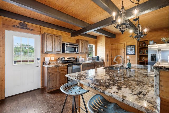 611 Weddle RD, Johnson City, TX 78636