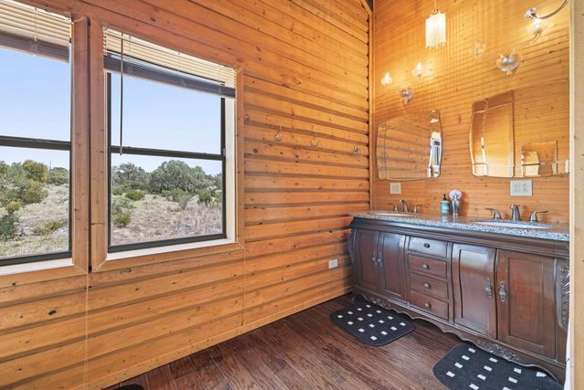 611 Weddle RD, Johnson City, TX 78636
