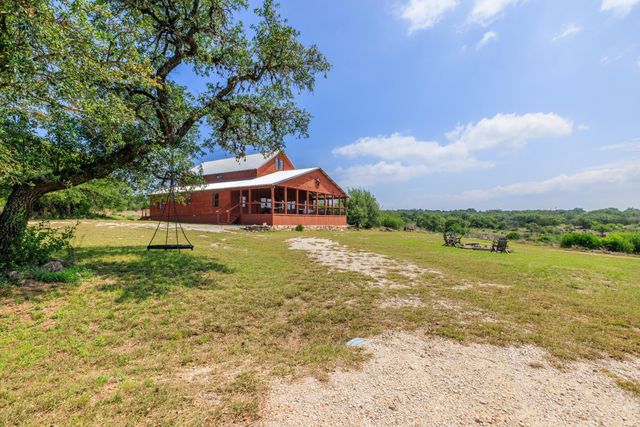 611 Weddle RD, Johnson City, TX 78636