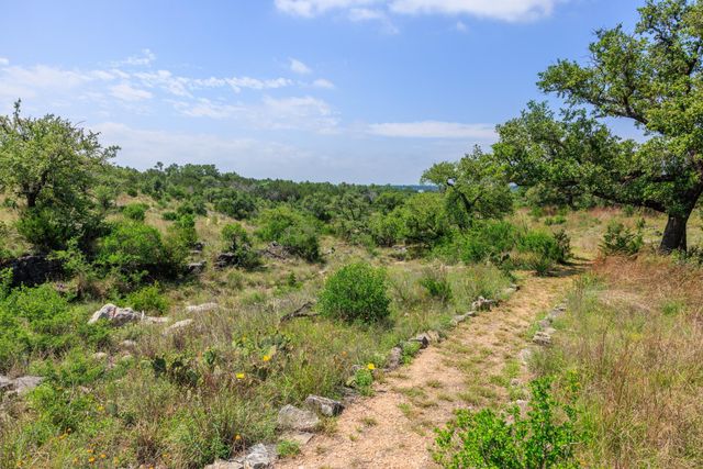 611 Weddle RD, Johnson City, TX 78636