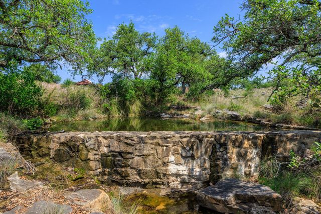 611 Weddle RD, Johnson City, TX 78636
