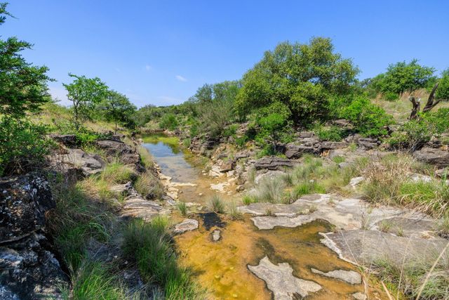 611 Weddle RD, Johnson City, TX 78636