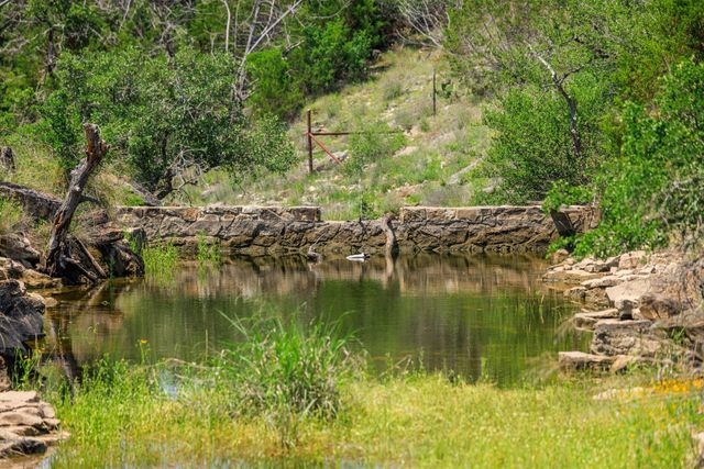 611 Weddle RD, Johnson City, TX 78636