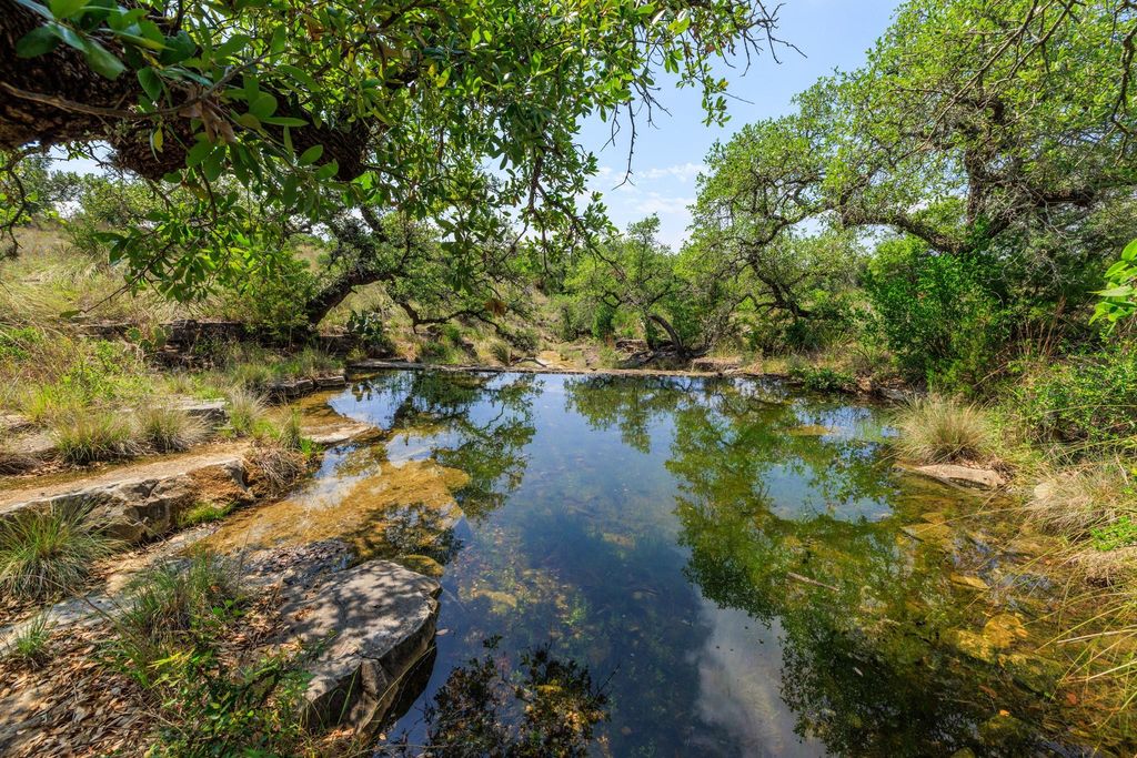 611 Weddle RD, Johnson City, TX 78636