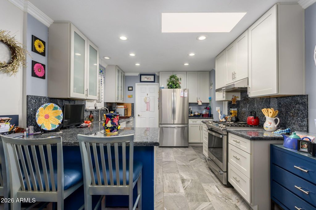 Image 14 of property listing at 10415 W DESERT FOREST Circle, Sun City, AZ 85351