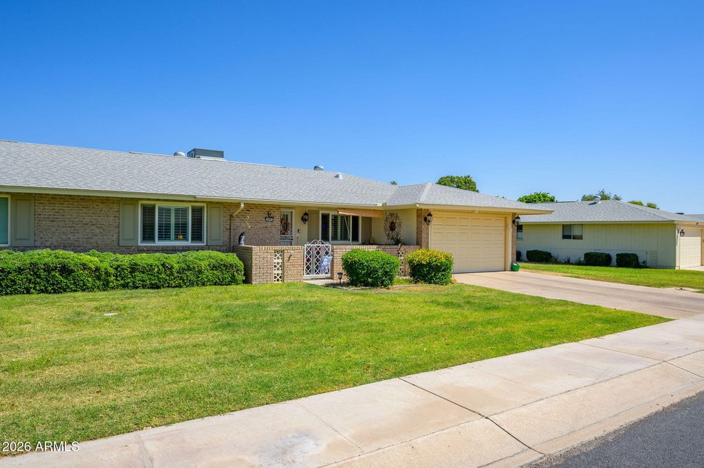 Image 2 of property listing at 10415 W DESERT FOREST Circle, Sun City, AZ 85351