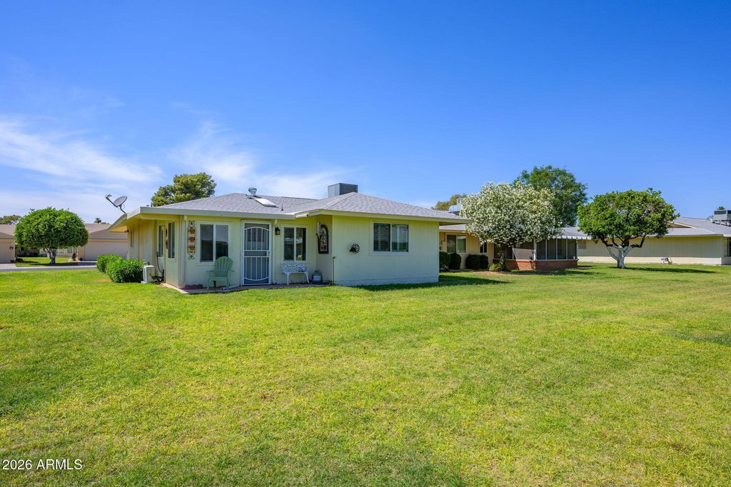 Image 32 of property listing at 10415 W DESERT FOREST Circle, Sun City, AZ 85351