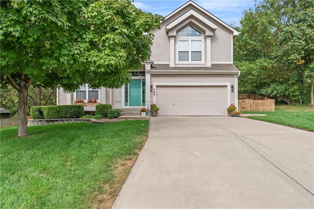 704 NE Diamond Lane, Lee's Summit, MO 64064