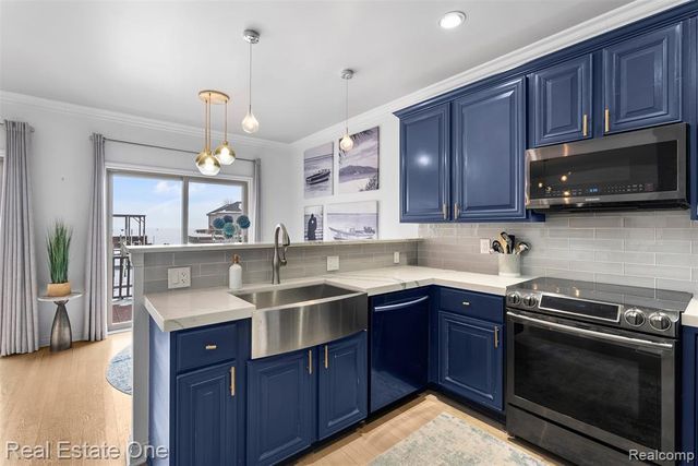 47630 Lorie Lane, New Baltimore, MI 48047