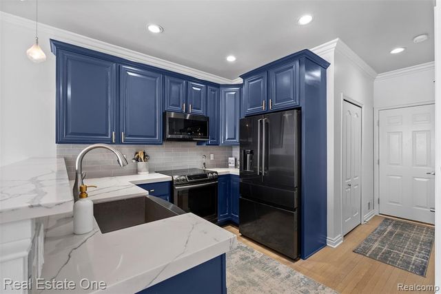 47630 Lorie Lane, New Baltimore, MI 48047