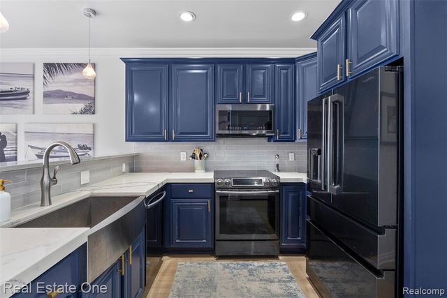 47630 Lorie Lane, New Baltimore, MI 48047