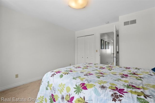 47630 Lorie Lane, New Baltimore, MI 48047