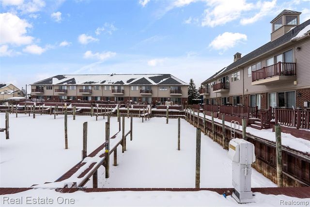 47630 Lorie Lane, New Baltimore, MI 48047