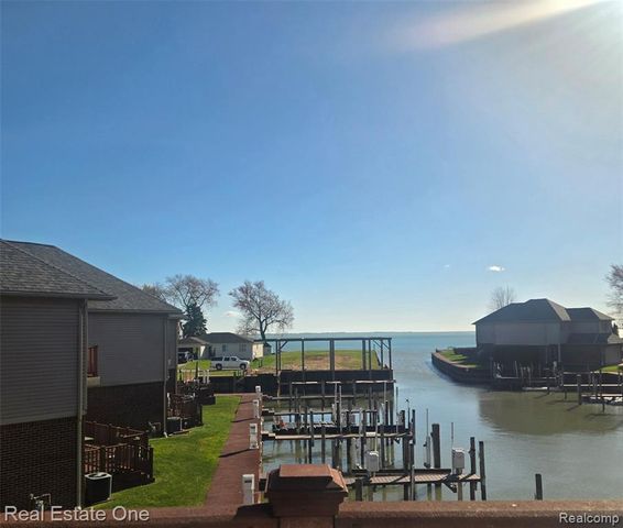 47630 Lorie Lane, New Baltimore, MI 48047