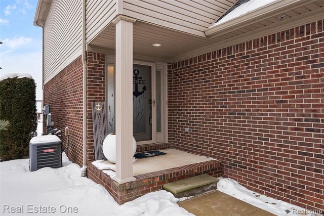 47630 Lorie Lane, New Baltimore, MI 48047