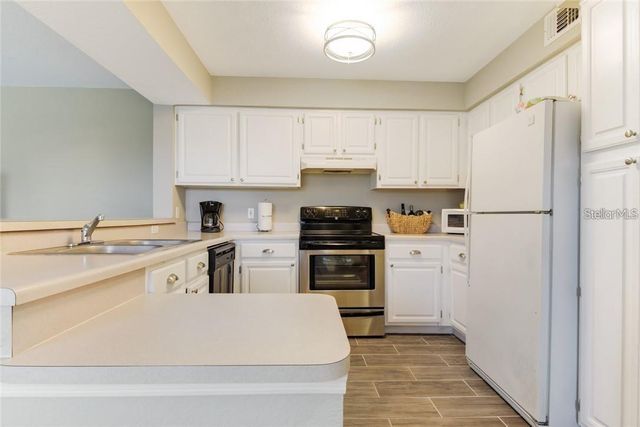 13953 FAIRWAY ISLAND DRIVE 621, Orlando, FL 32837