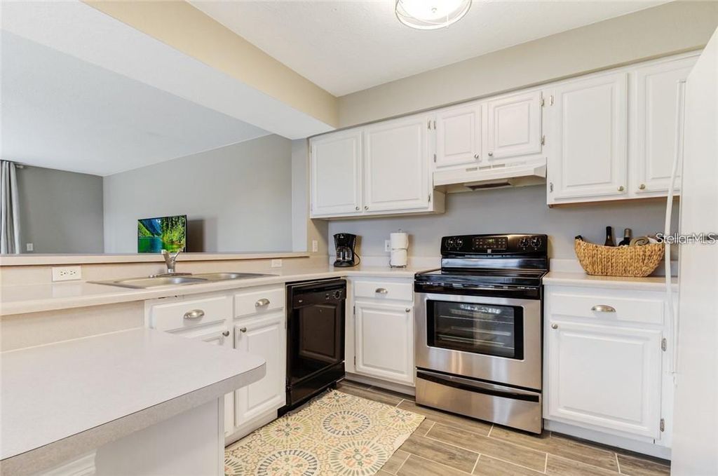 Image 2 of property listing at 13953 FAIRWAY ISLAND DRIVE 621, Orlando, FL 32837