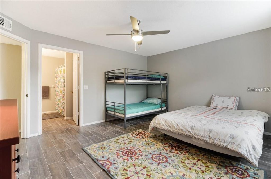 Image 13 of property listing at 13953 FAIRWAY ISLAND DRIVE 621, Orlando, FL 32837