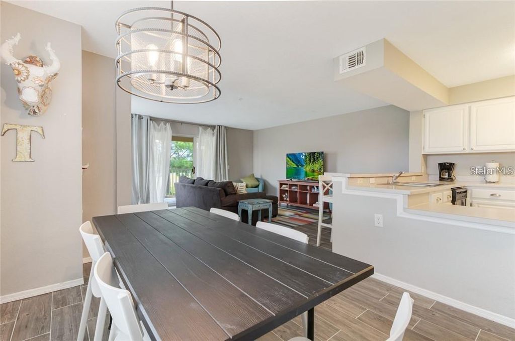 Image 5 of property listing at 13953 FAIRWAY ISLAND DRIVE 621, Orlando, FL 32837