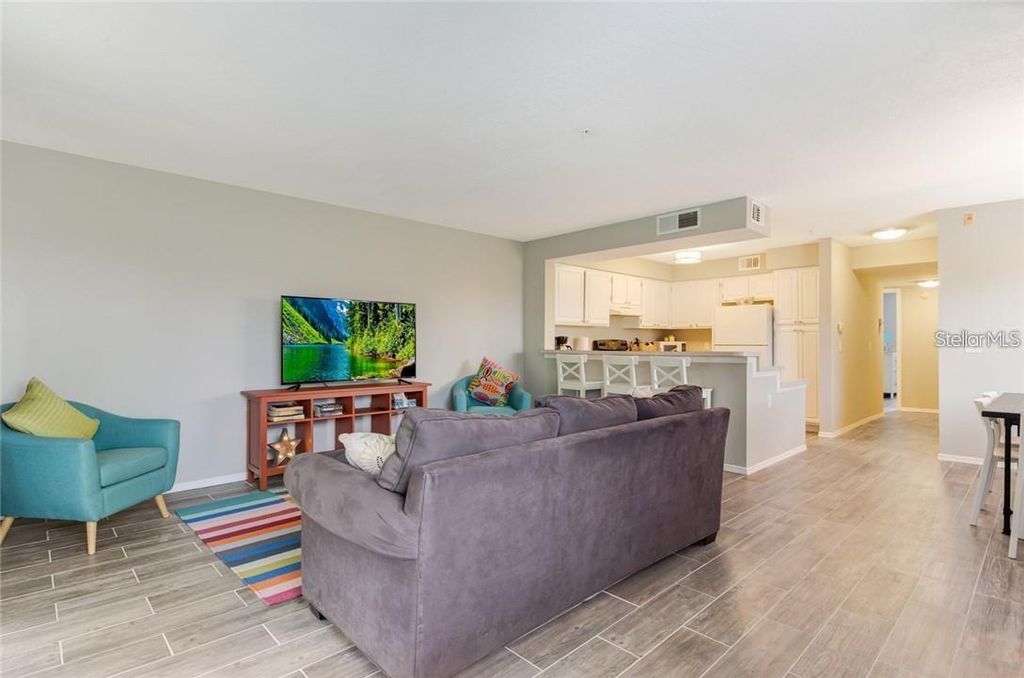 Image 8 of property listing at 13953 FAIRWAY ISLAND DRIVE 621, Orlando, FL 32837