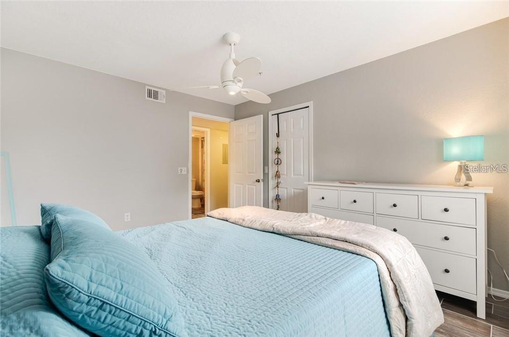 Image 10 of property listing at 13953 FAIRWAY ISLAND DRIVE 621, Orlando, FL 32837