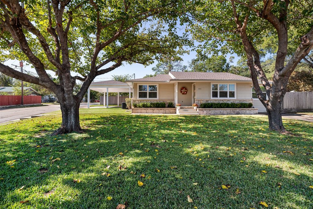 301 Hereford Street, Glen Rose, TX 76043