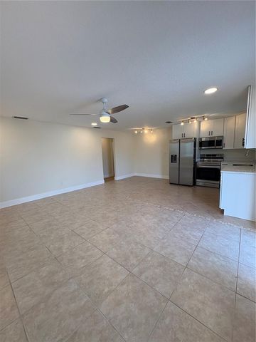152 175TH TERRACE DRIVE E A, Redington Shores, FL 33708