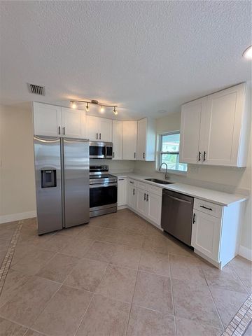 152 175TH TERRACE DRIVE E A, Redington Shores, FL 33708