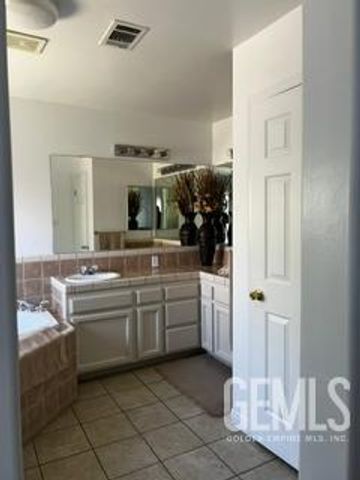 4206 Rio Viejo Drive, Bakersfield, CA 93313