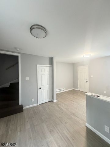 10 Cedar Aly, Phillipsburg Town, NJ 08865