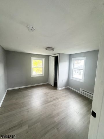 10 Cedar Aly, Phillipsburg Town, NJ 08865