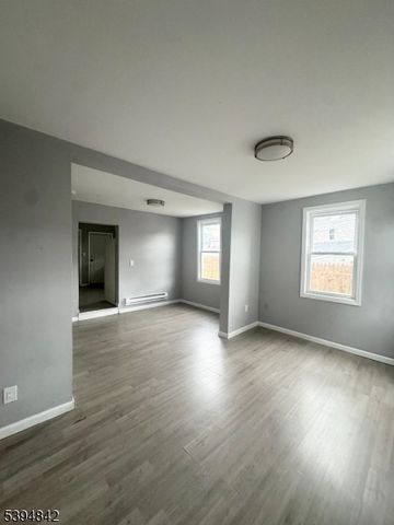 10 Cedar Aly, Phillipsburg Town, NJ 08865