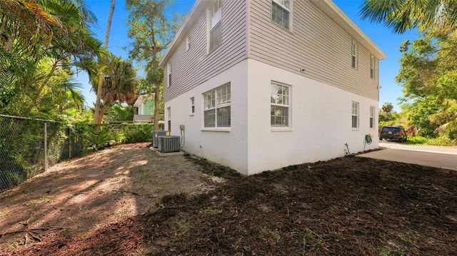 516 HOWARD COURT, Sarasota, FL 34236
