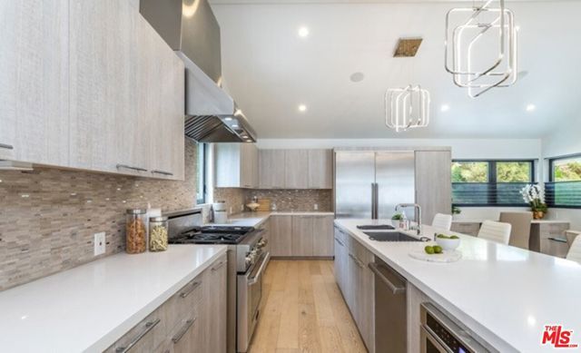 5216 Los Adornos Way, Los Angeles, CA 90027