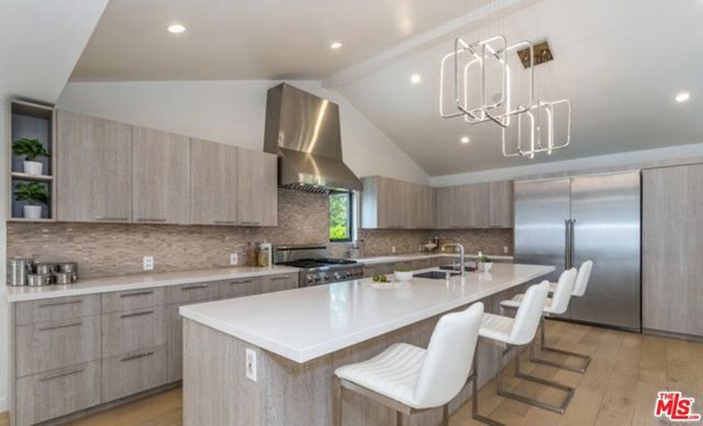 5216 Los Adornos Way, Los Angeles, CA 90027