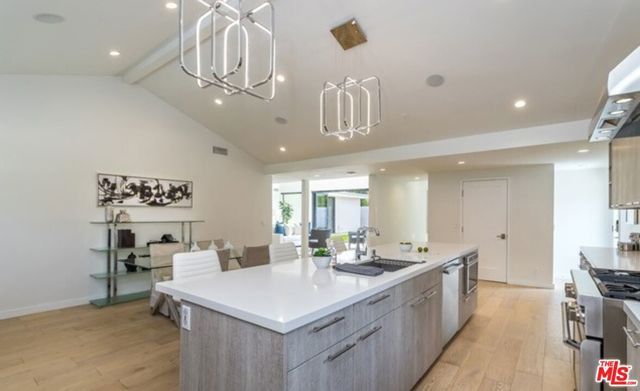 5216 Los Adornos Way, Los Angeles, CA 90027