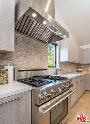 5216 Los Adornos Way, Los Angeles, CA 90027